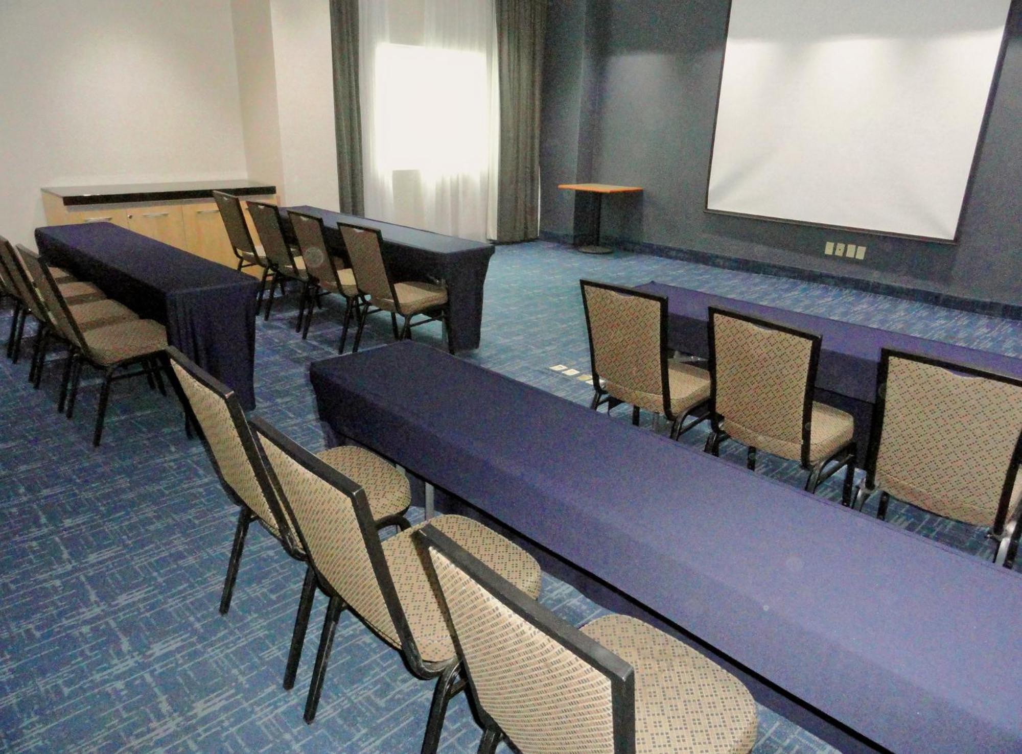 Holiday Inn Express & Suites Toluca Zona Aeropuerto By Ihg Εξωτερικό φωτογραφία